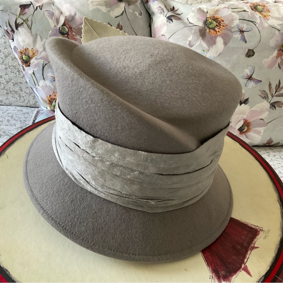 Ladies Grey felt Hat - Picture 3 of 4